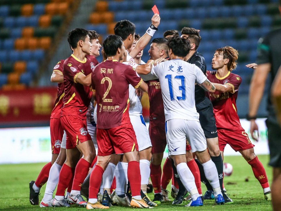 锁喉反制裁判,中甲联赛锁喉裁判员