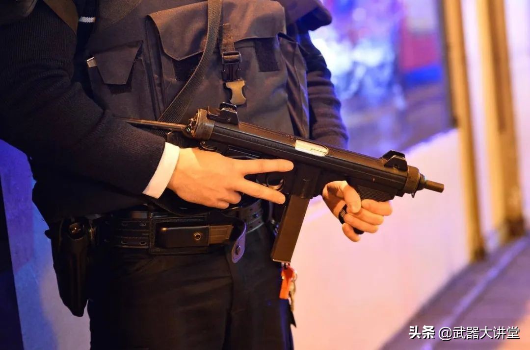 意大利伯莱塔公司生产的手枪,意大利冲锋枪m12