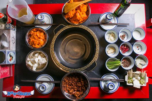 当成都老板爱上沈阳老雪,他开的串串香店锅底都有1瓶大绿棒