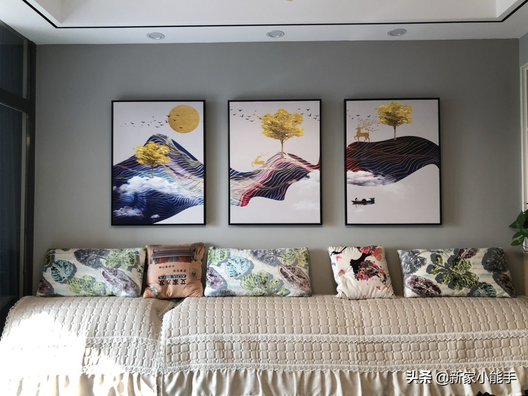 阳台一端打榻榻米,阳台隔一间房子做榻榻米