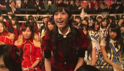 日本一位中年油腻胖大叔：从事业顶峰跌落谷底后，反弹力爆发，打造出风靡全球的美少女天团AKB48