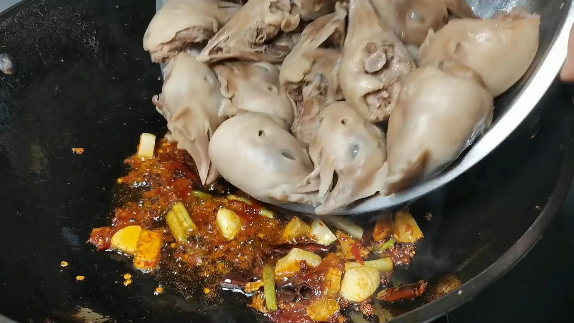 正宗红烧鸡头开袋即食,8元一斤炸鸡头