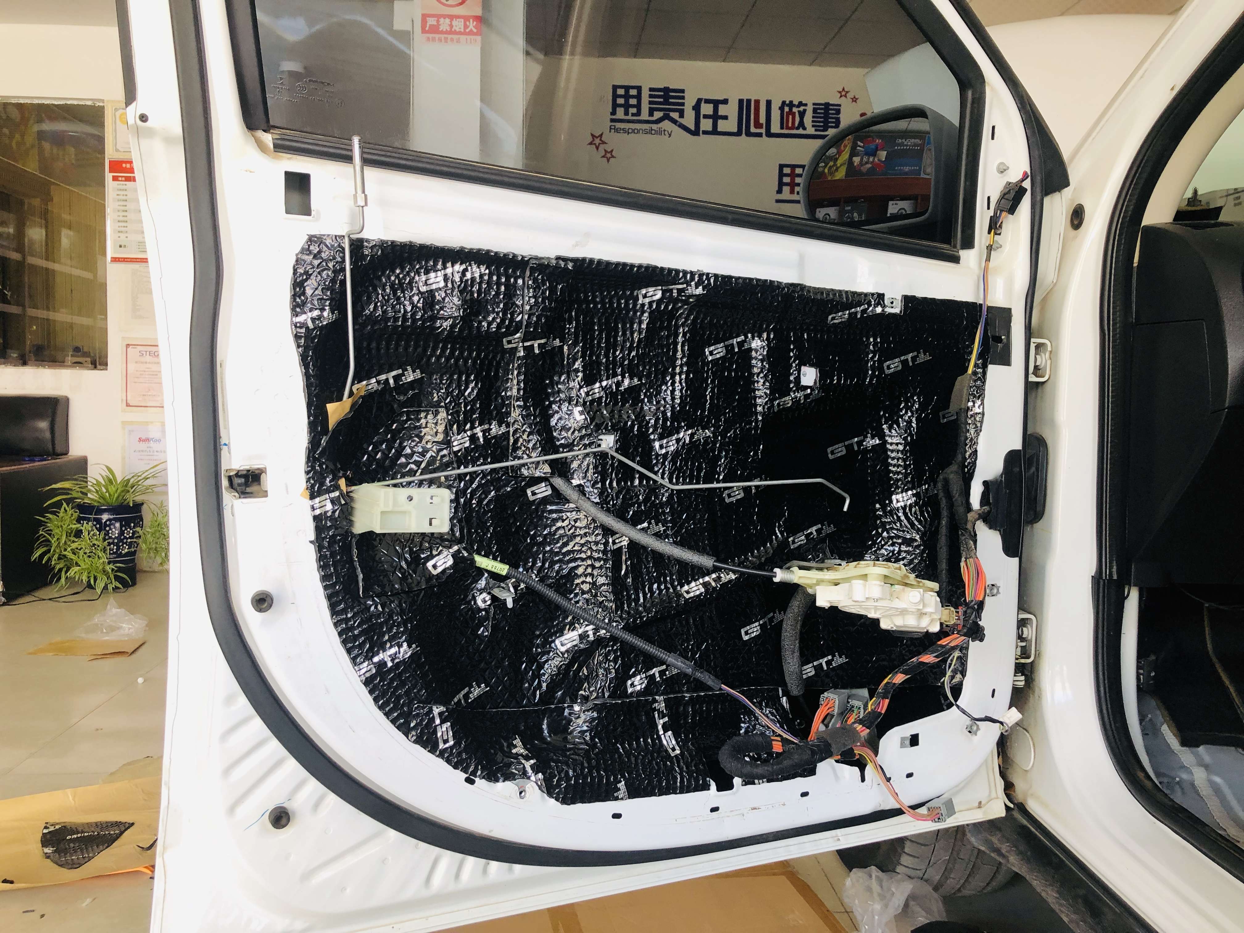 jeep指南者爆改,jeep指南者1.4t家享版隔音效果