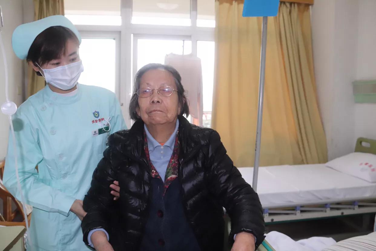 雷锋月故事,护士雷锋月个人事迹