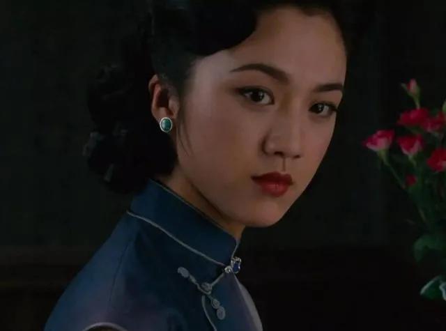 《我在霞村的时候》—丁玲，革命时期女性所遭受的双重*暴强**