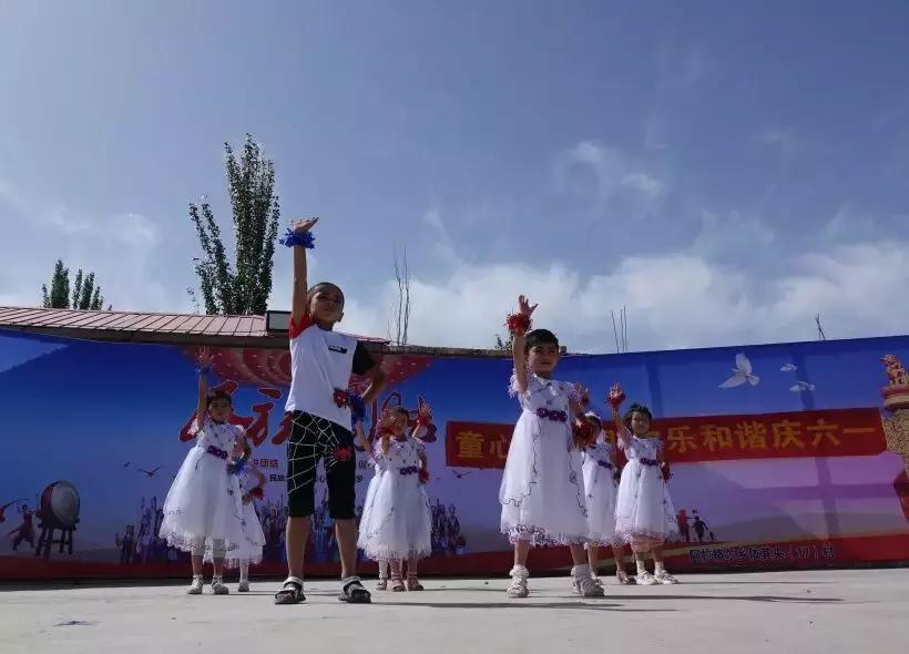 让祖国的花朵在阳光下茁壮成长,童心颂祖国六一儿童节活动简报