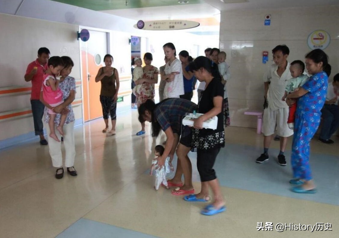 袖珍女孩梁小小抖音视频,袖珍女孩梁小小2021年视频