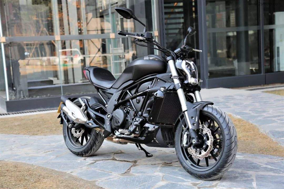 贝纳利502c和大魔鬼外观对比,国产大魔鬼贝纳利502