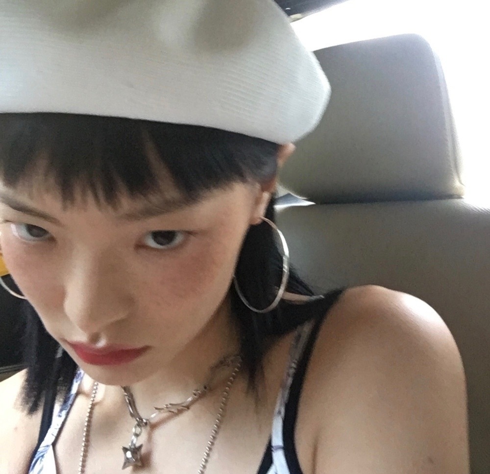 烦透了流水线网红脸？四款风格时尚博主，一般人爱第四位的颜