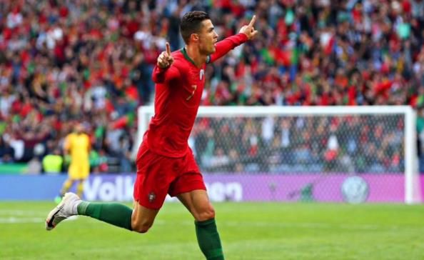 c罗33岁点球破门,35岁c罗一脚踢爆魔咒