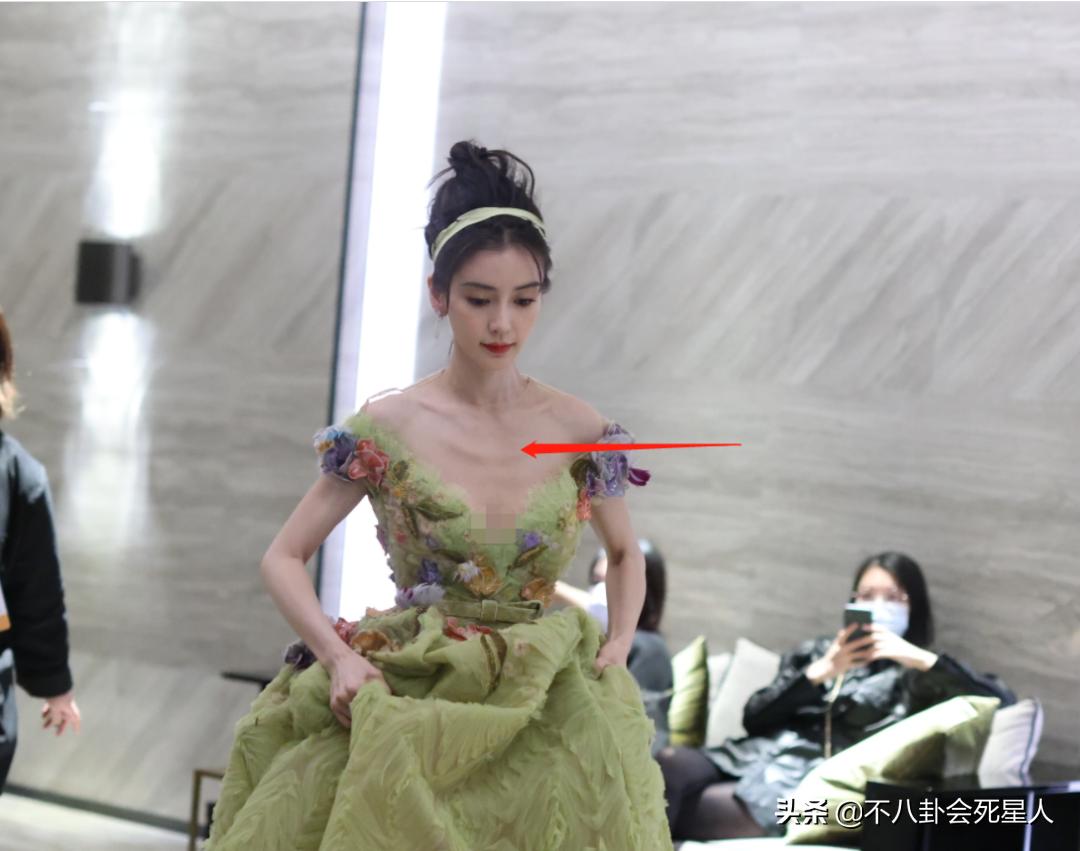 金晨颖儿姜妍环球影视城,金晨穿礼服超瘦