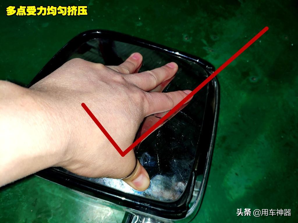 拒绝去4S店当冤大头，3分钟学会这招，后视镜片损坏也能单换