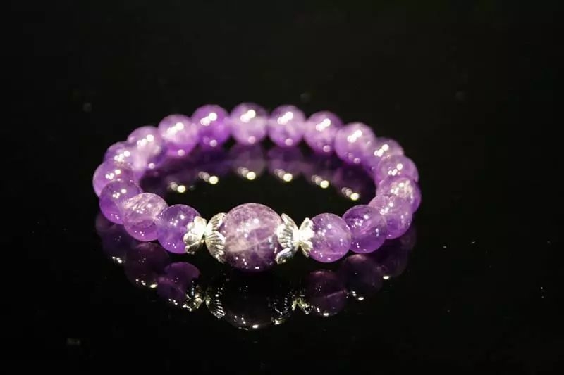 属马的适合戴什么生肖的手串,本命年戴什么生肖手串