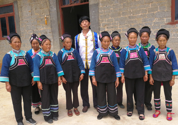 「旅途随笔」贵州安顺,蜂糖山下“银伞”苗