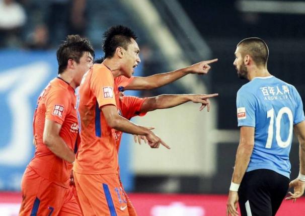 涓秴澶х墝澶栨彺绐佺劧绂诲紑,涓秴澶辫仈鐞冨憳