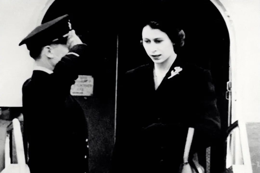 梅根和英国王室打起了媒体战,梅根含泪谈英国王室