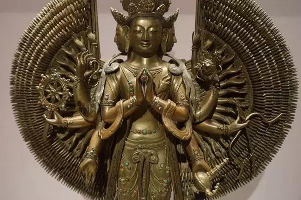 清代铜鎏金佛像的鉴定,清代铜鎏金无量寿佛像