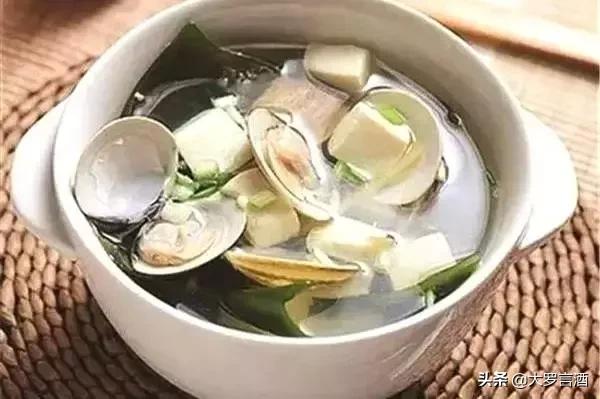 雁荡山啤酒颜色差别,雁荡山景区喝雁荡山啤酒图片