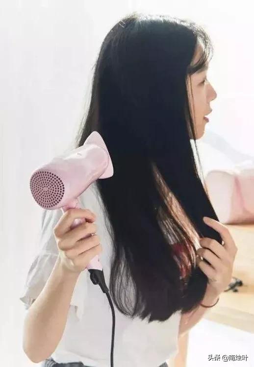 40岁白头发突然增多怎么治,青少年头发少怎么才可以增多