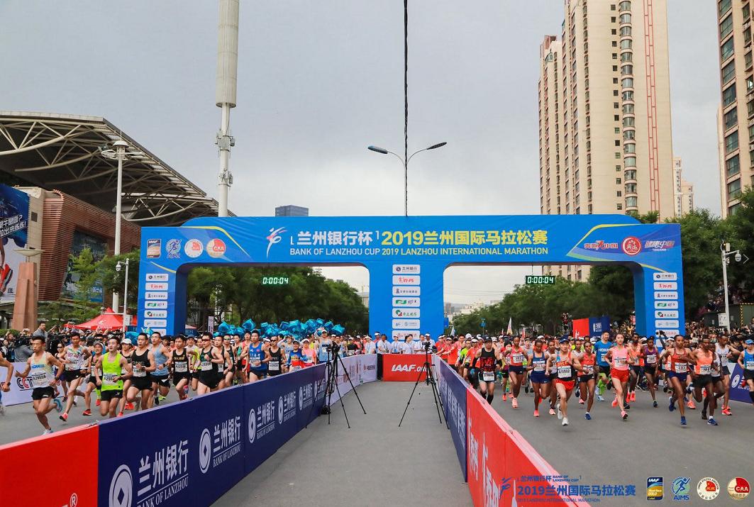 跑狐周记｜杨定宏雨战跑出221国际田联将更换名称及标志