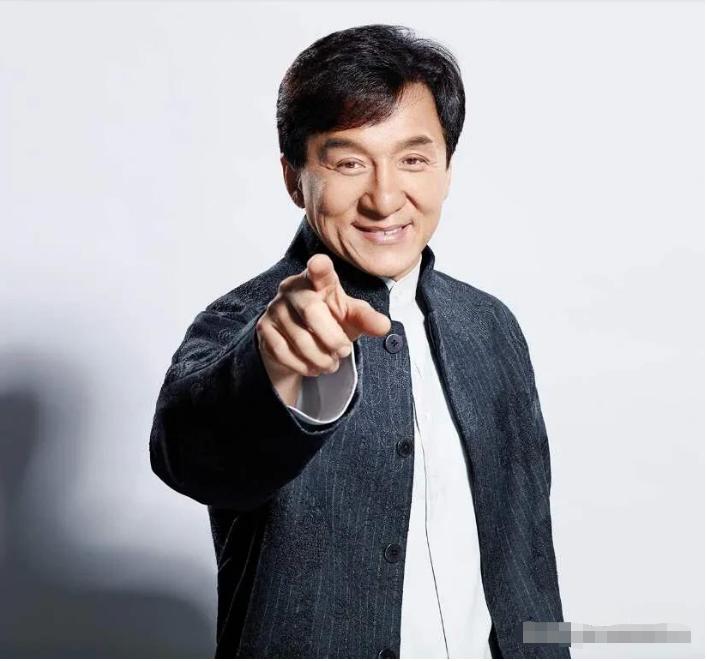 成龙何以如此爱国？成龙的家国情怀，为什么如此至诚至真？