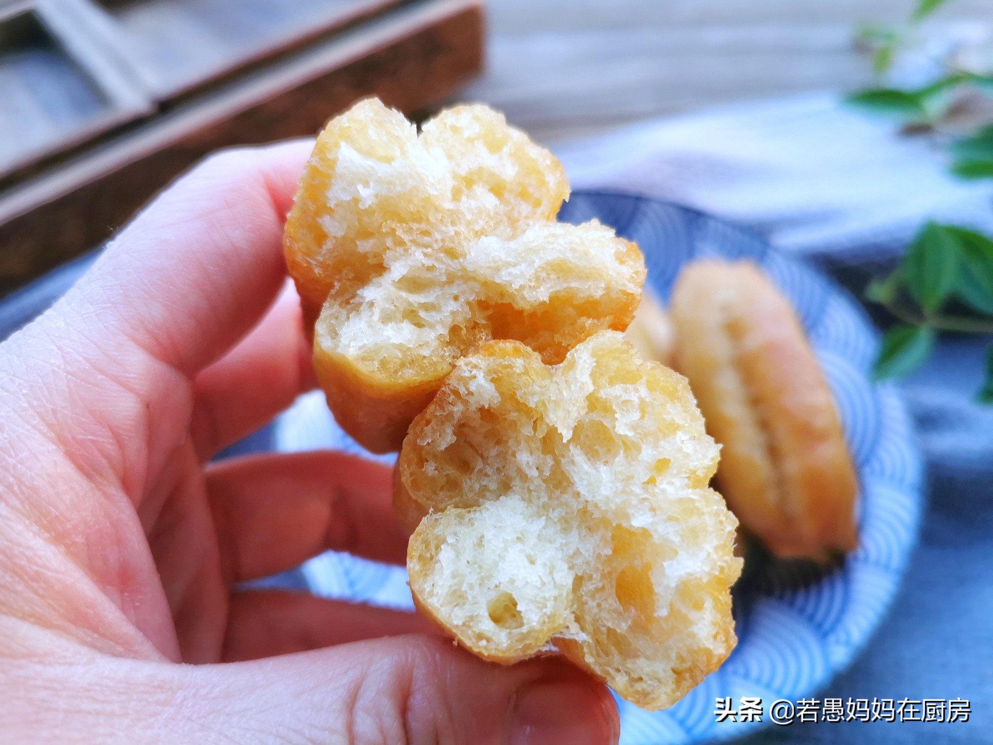 怎样在家做油条外酥里软,自制安全健康油条蓬松酥脆