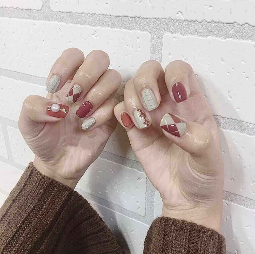 可爱又时髦的毛衣美甲教程，是时候给你的指尖换上“冬装”啦！