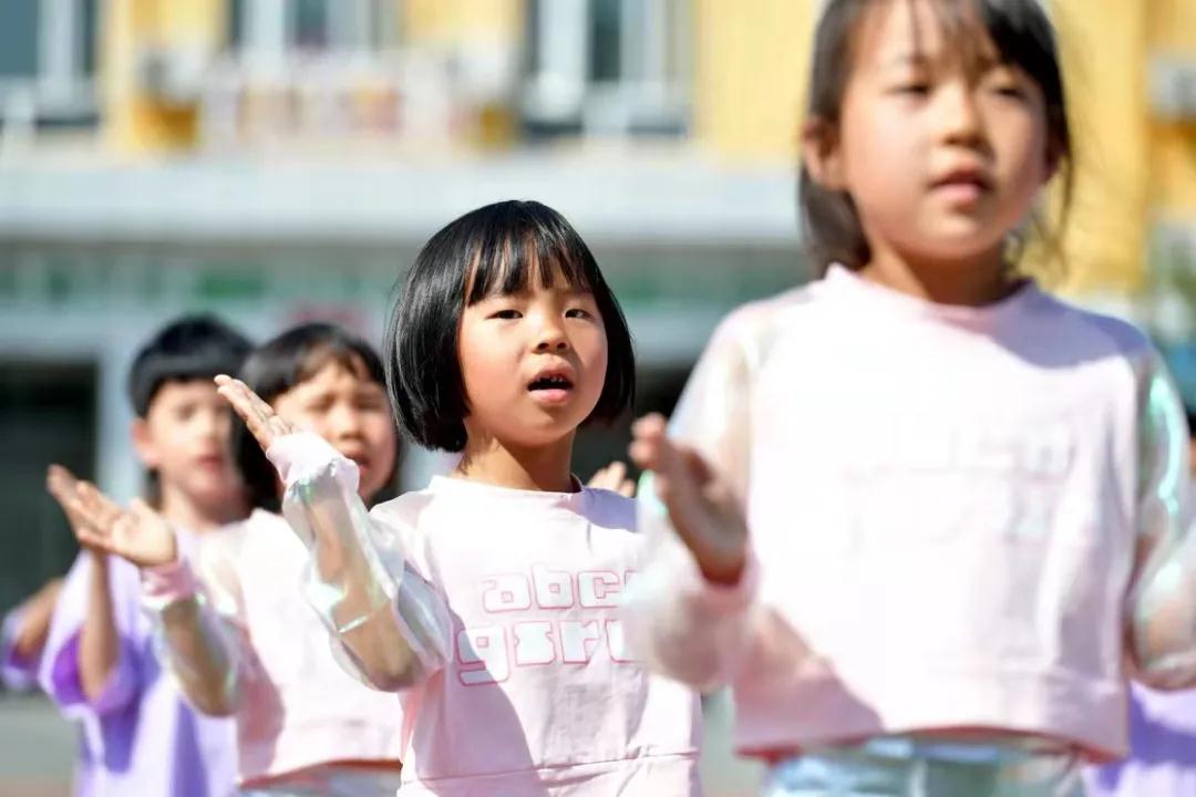 一百多人体育节开场,体育1000人活动