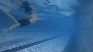 打腿练习是游泳基础,初学自由泳打腿方法与技巧