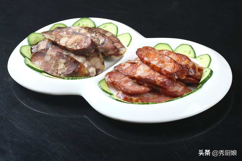 刚做出来的香肠怎么晒才好吃,灌腊肠的时候怎样让腊肠不容易散