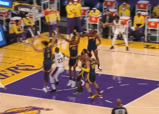 詹皇39分骑士遭47秒逆转,库里谈詹姆斯56分战胜勇士