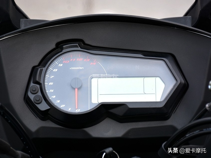 贝纳利蓝宝龙和春风400,跑短途对比跑长途