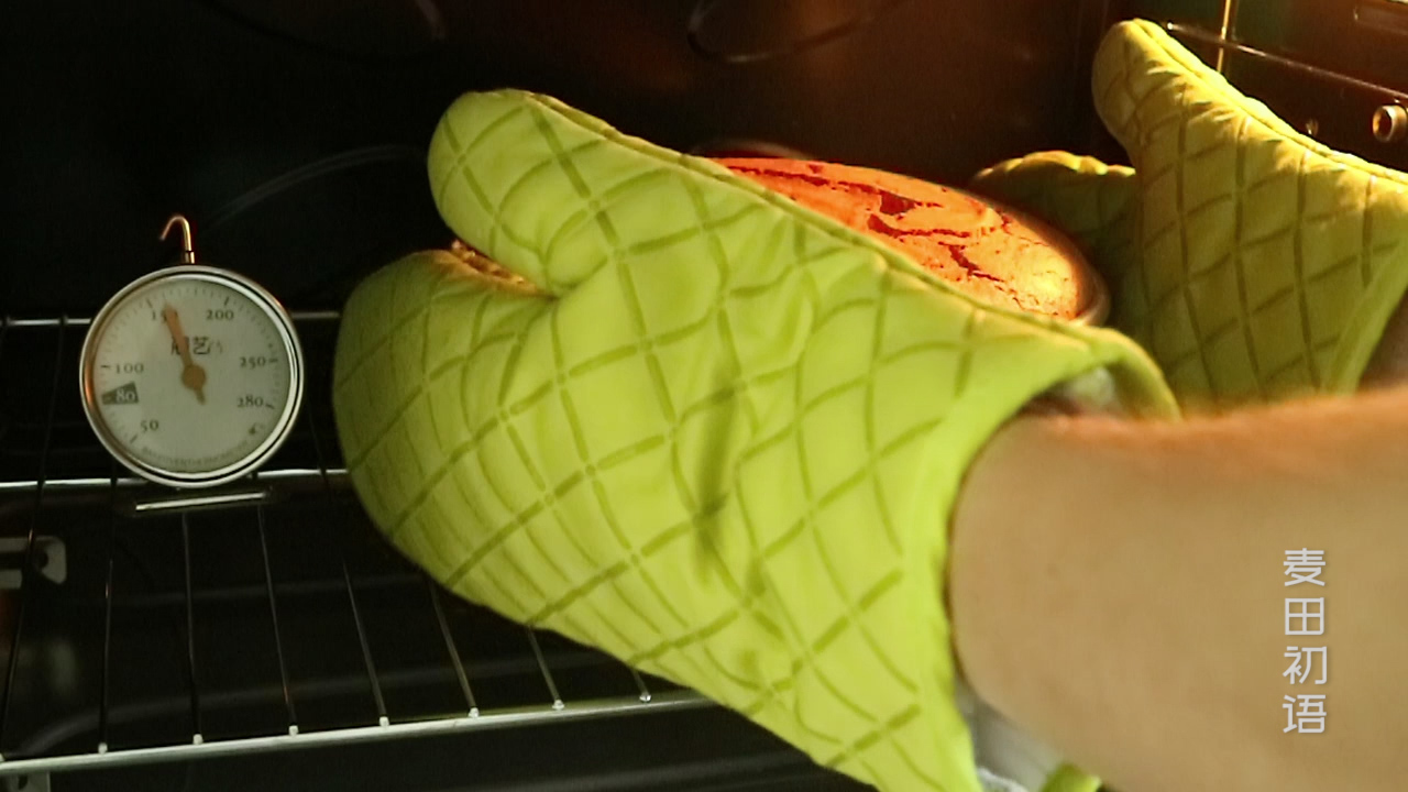 戚风蛋糕凹底和塌陷是怎么回事,做戚风蛋糕不塌陷的秘诀是啥