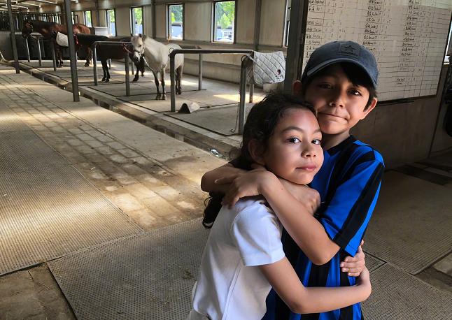 刘烨晒儿时照片,刘烨晒和爱妻安娜九宫格甜蜜合照