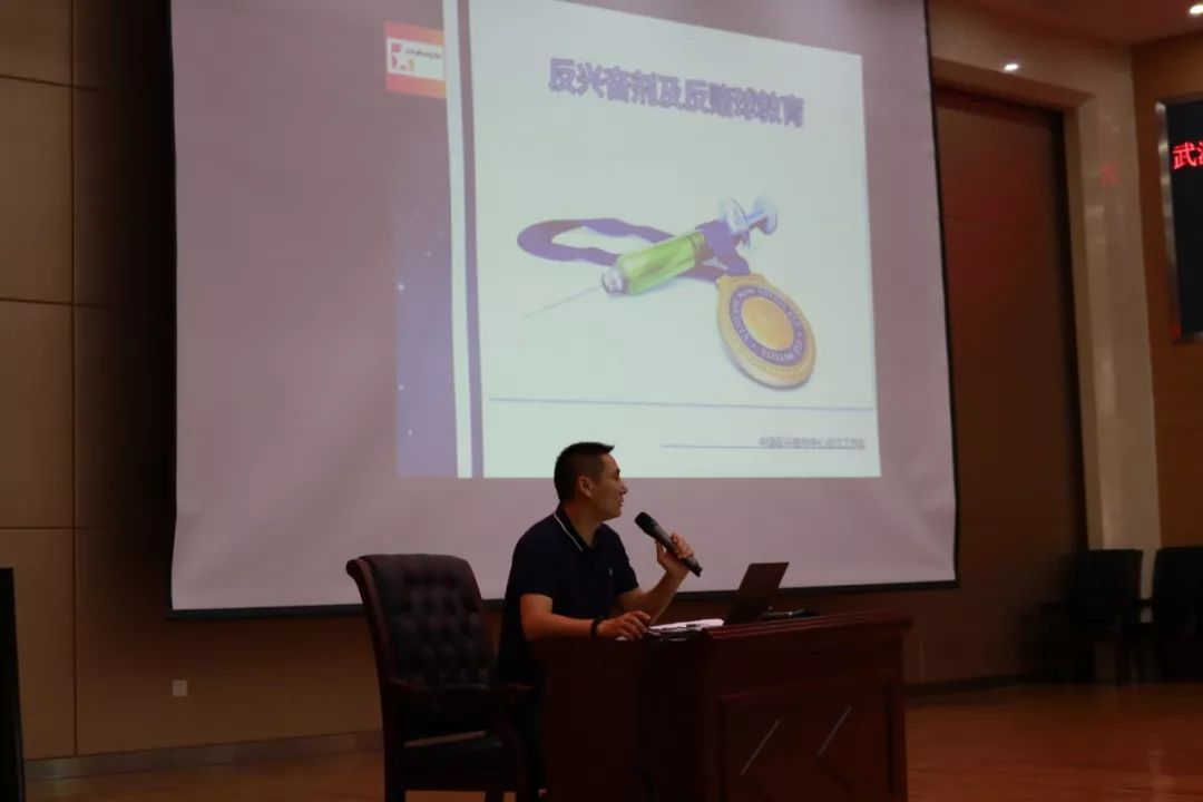 鍏充簬瓒崇悆涓殑鍙嶅叴濂嬪墏,瓒崇悆鍙嶅叴濂嬪墏