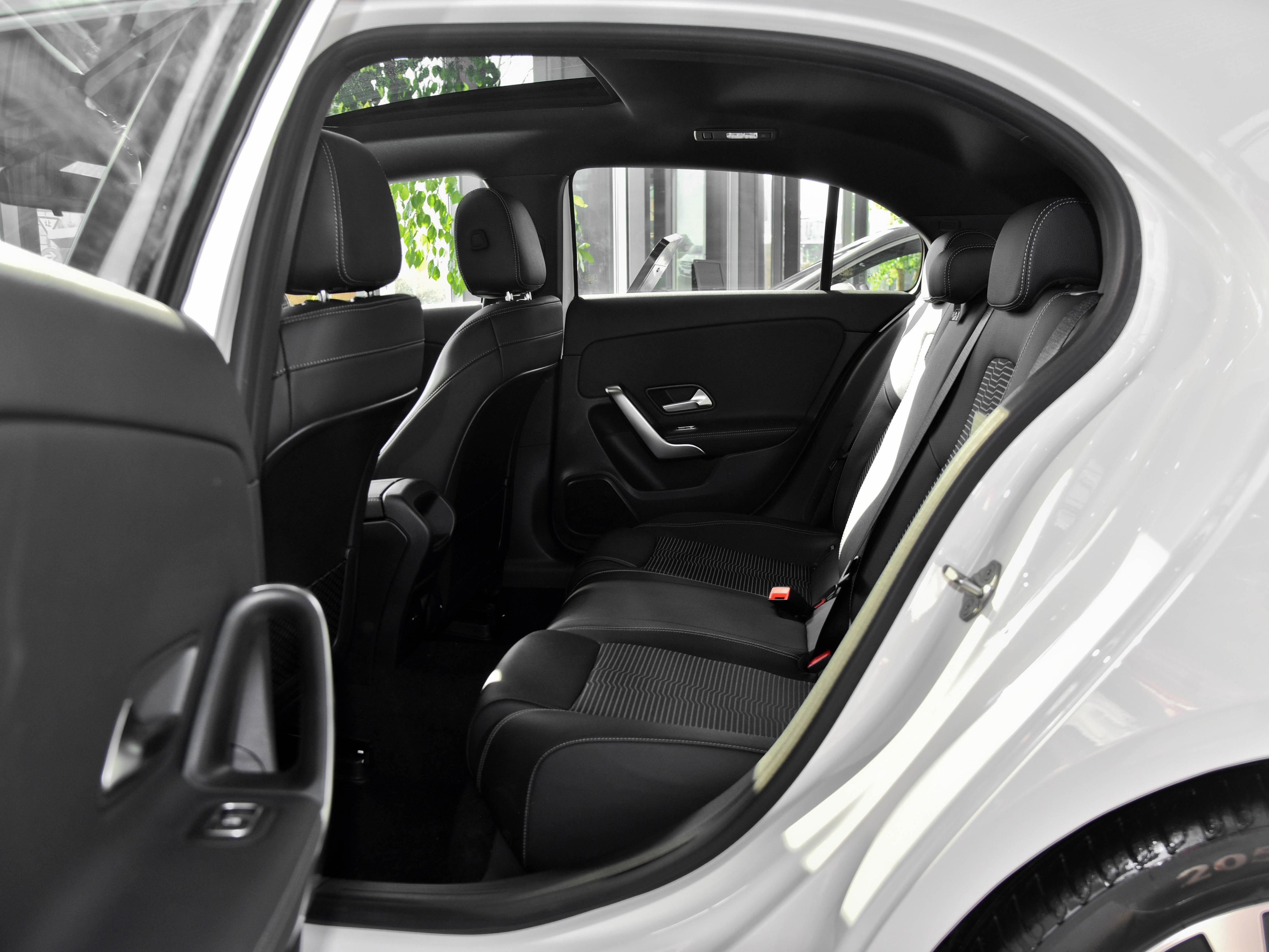 高端大气上档次国产便宜商务车,豪华进口小型车