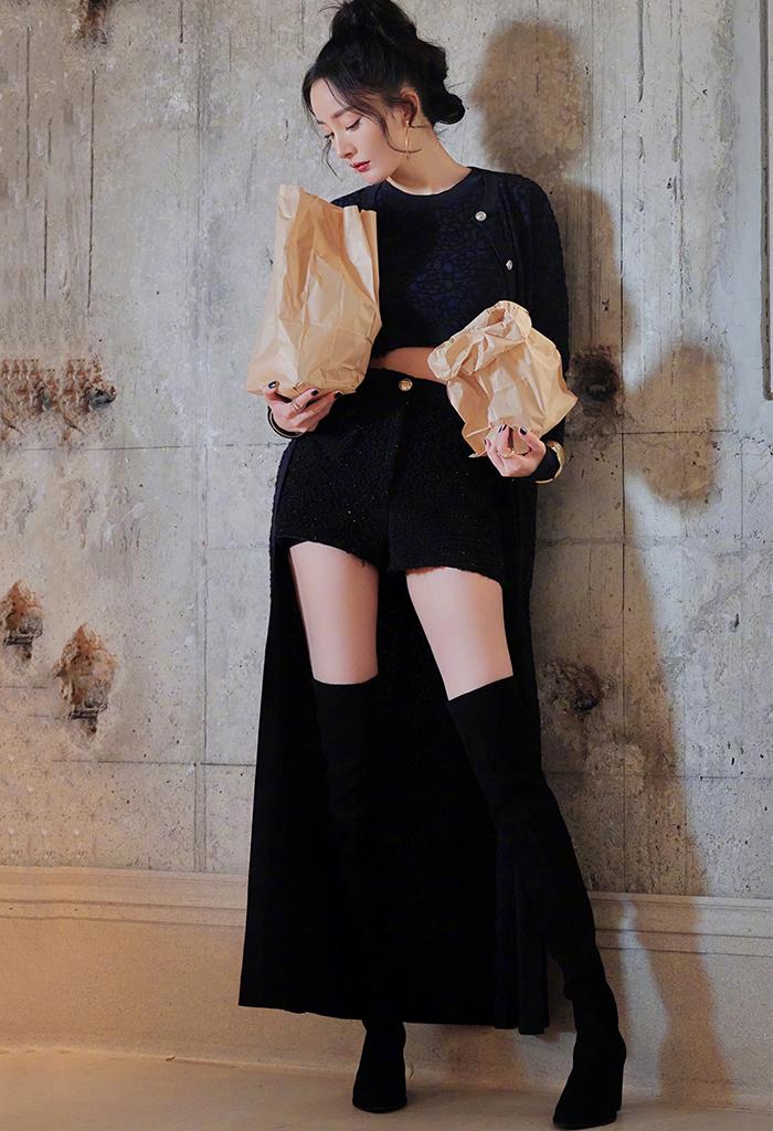 迪丽热巴短裤加过膝靴,长筒过膝靴穿搭女冬季