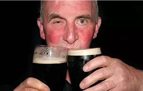 酒后脸色变红突然变白,酒后脸变青是怎么回事