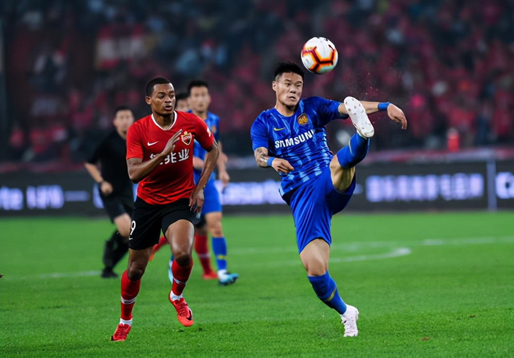 江苏苏宁主场球迷呐喊助威,俱乐部感谢大家