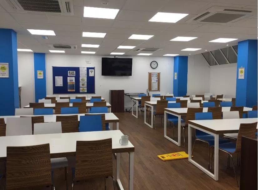 常春藤名校毕业生,70%的学生进入高职