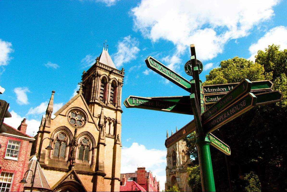 英国境内的“中国留学生”，被集体遣返，网友：真给中国丢脸