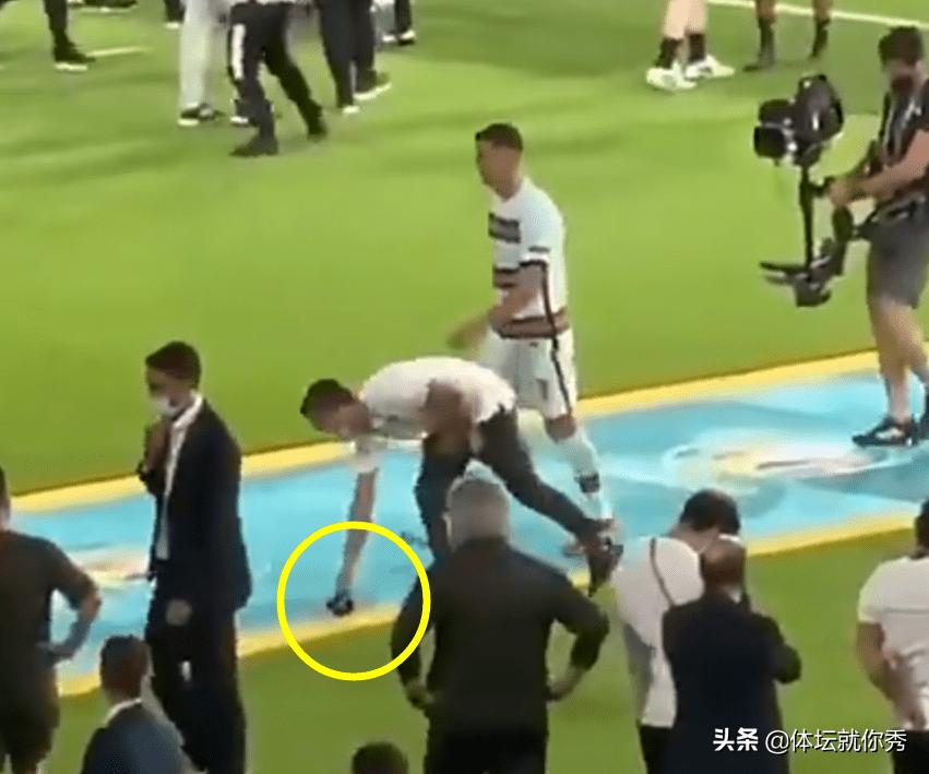 c罗新球队遭遇挫折后失控被批评,争议判罚c罗