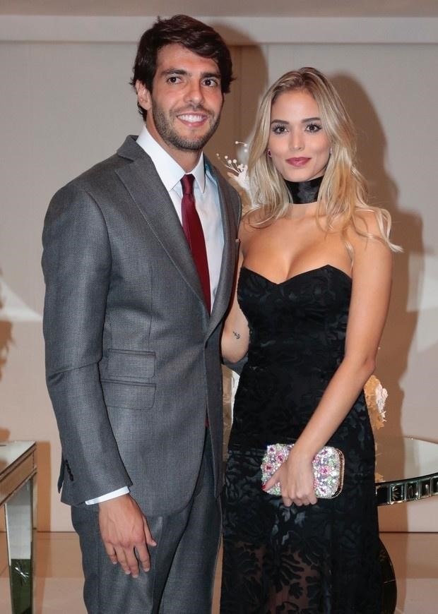 卡卡足球悲情时刻,卡卡绿茵场上的完美偶像