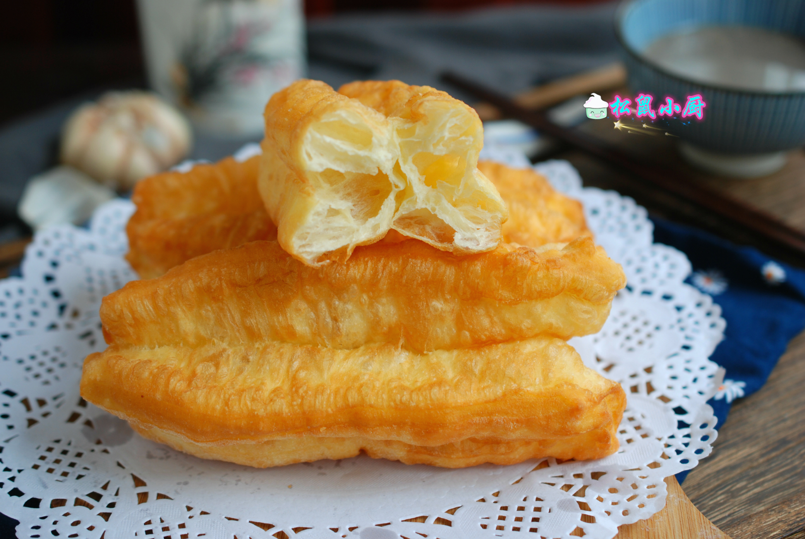 正宗油条炸蓬松还用加酵母粉吗,炸油条用脆皮油条粉和酵母可以吗