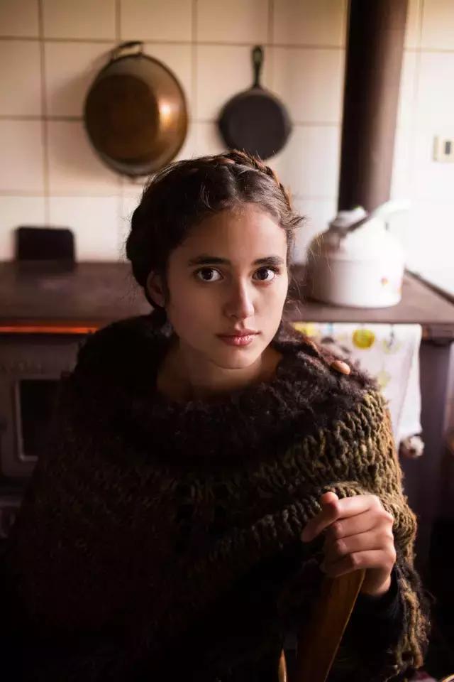 一个普通的上班族起早贪黑,一个打工人四处奔波