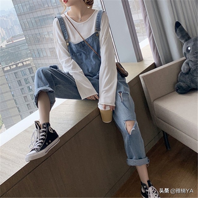 减龄神器背带裤的14种不同穿搭