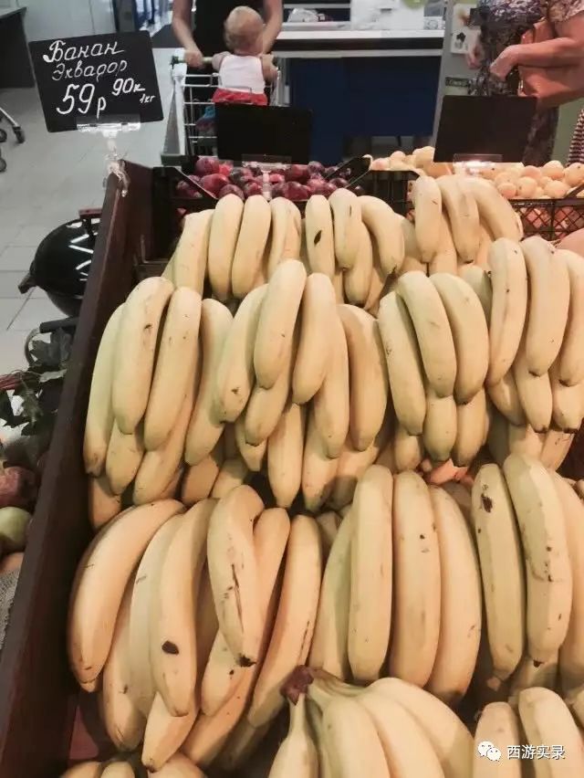 这女孩看到俄罗斯帅哥搭车，逼我停车，否则跳车