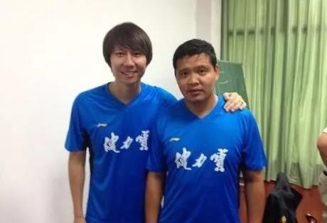 李铁带领的国足能打申花吗,李铁带国足打过正式比赛吗