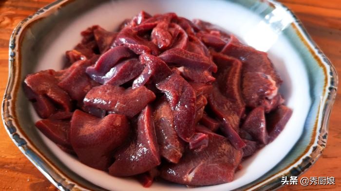 炒猪肝要不要用开水捞一下,炒猪肝别直接下锅
