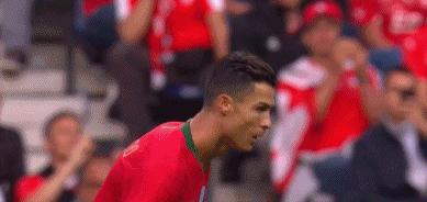 c罗再现惊人弹跳有多高,年轻的c罗有多能过人